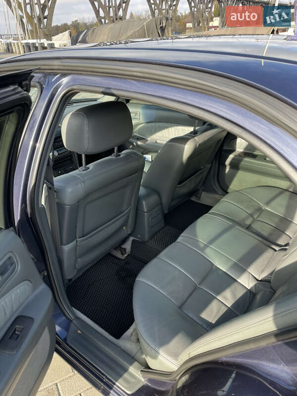 Седан Nissan Maxima 1998 в Днепре