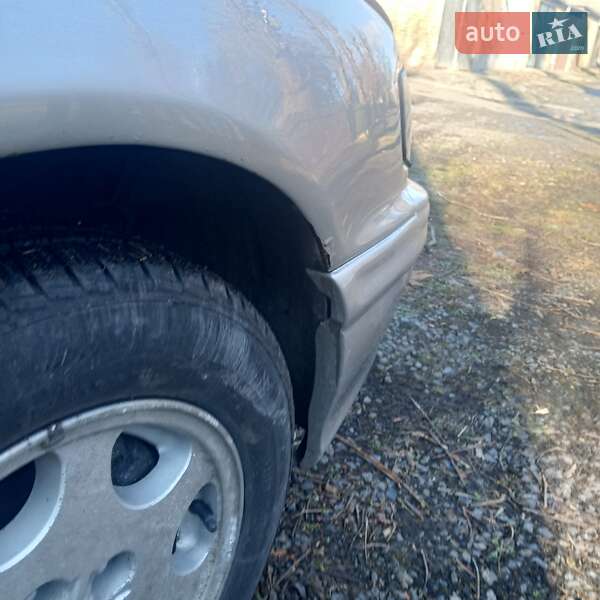 Седан Nissan Maxima 2000 в Немирові