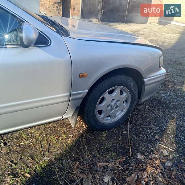 Седан Nissan Maxima 2000 в Немирові