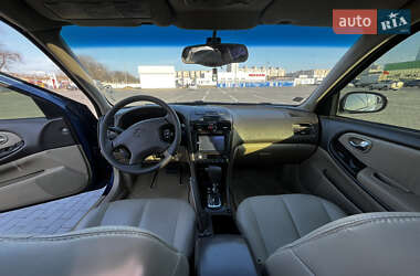 Седан Nissan Maxima 2000 в 