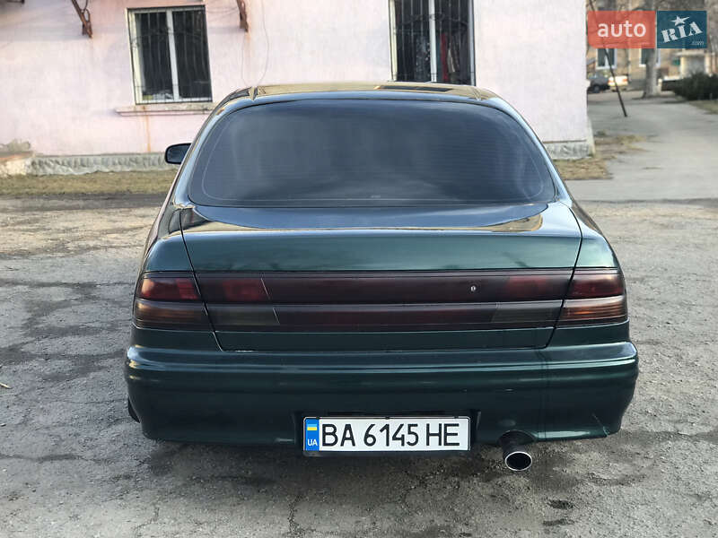 Седан Nissan Maxima 1998 в Гайвороні