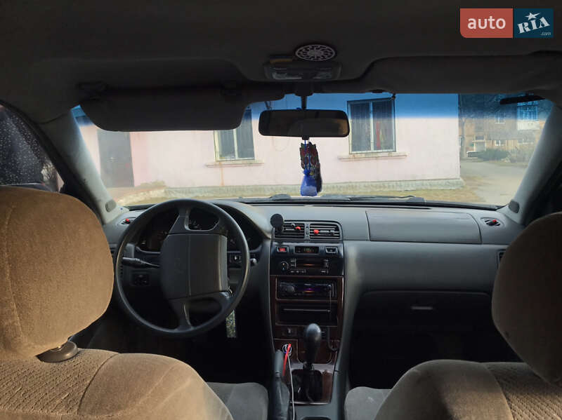 Седан Nissan Maxima 1998 в Гайвороні