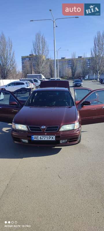 Седан Nissan Maxima 1999 в Днепре