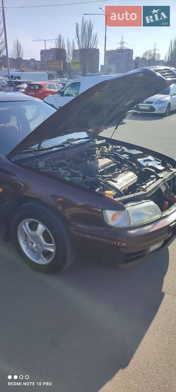Седан Nissan Maxima 1999 в Днепре