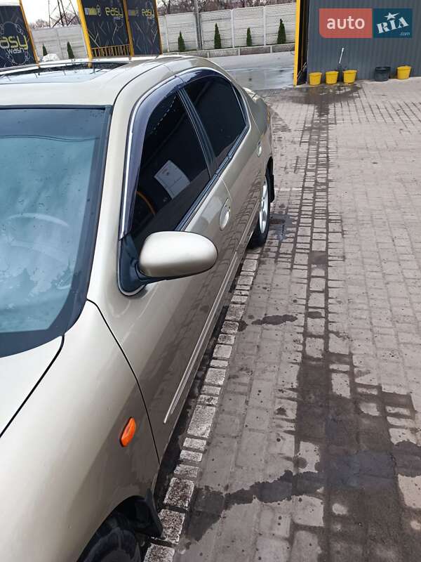 Седан Nissan Maxima 2002 в Днепре