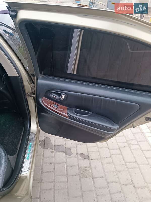 Седан Nissan Maxima 2002 в Днепре