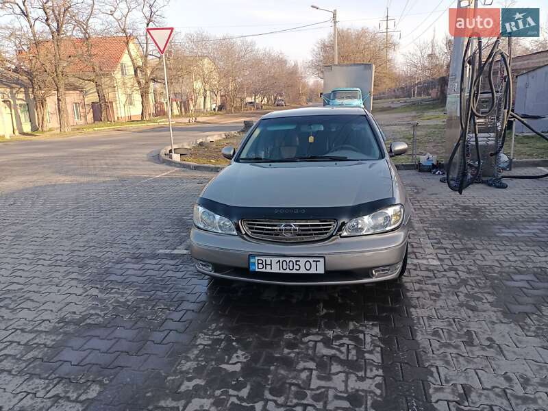 Седан Nissan Maxima 2000 в 
