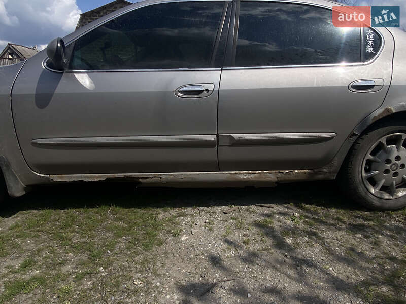 Седан Nissan Maxima 2000 в Днепре