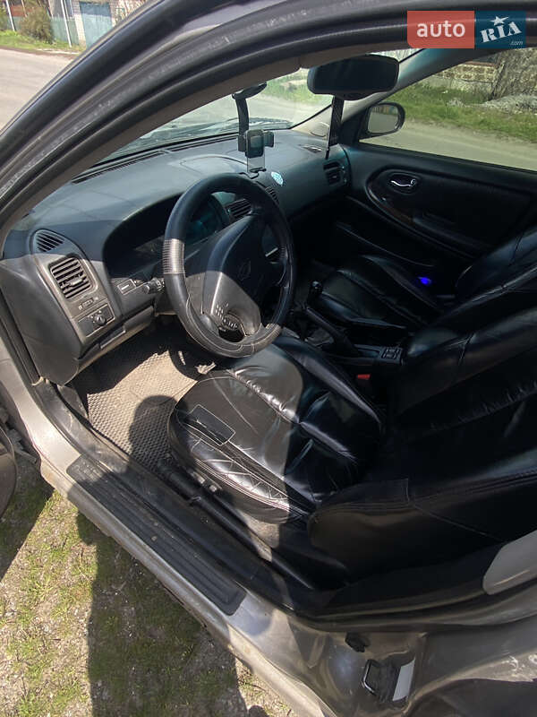 Седан Nissan Maxima 2000 в Днепре