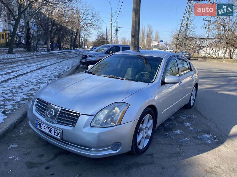 Седан Nissan Maxima 2004 в 