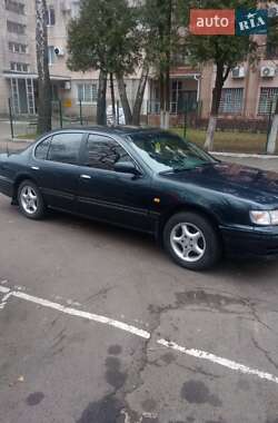 Седан Nissan Maxima 1995 в Ровно