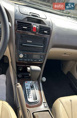 Седан Nissan Maxima 2000 в 