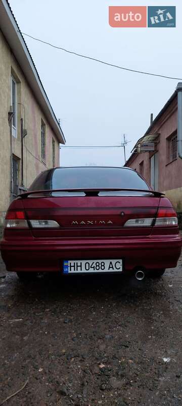 Седан Nissan Maxima 1995 в Дачном