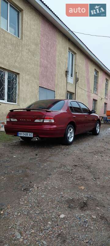 Седан Nissan Maxima 1995 в Дачном
