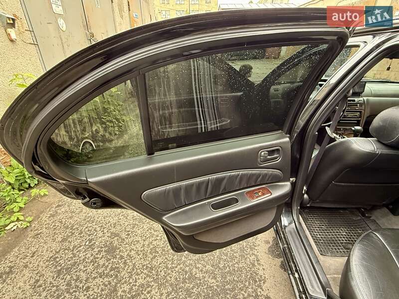 Седан Nissan Maxima 1996 в Одессе