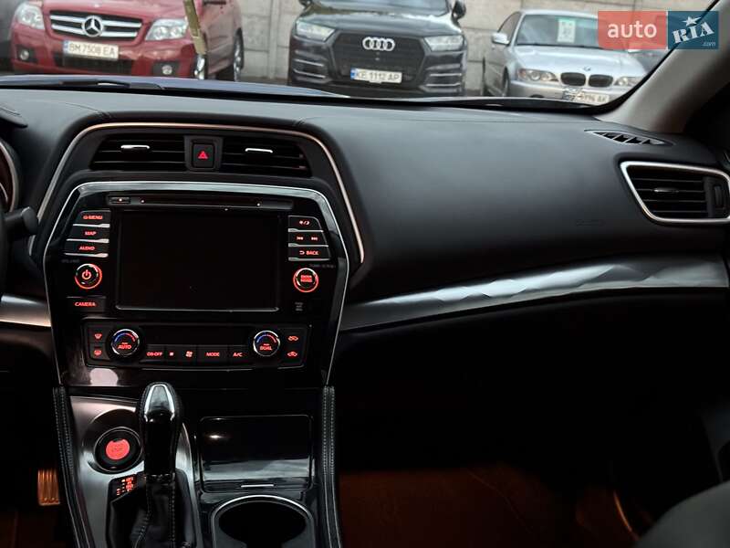 Седан Nissan Maxima 2018 в Запоріжжі