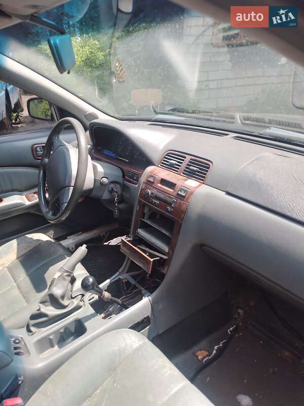 Седан Nissan Maxima 1997 в Харькове