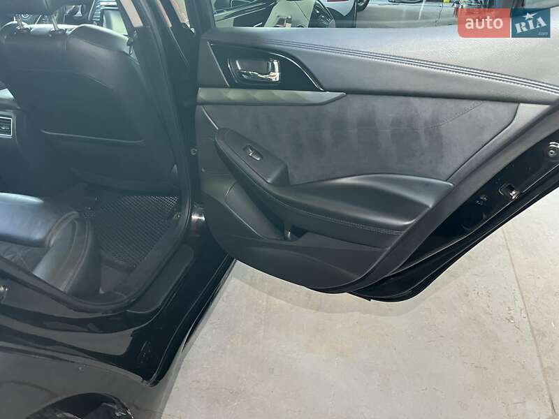 Седан Nissan Maxima 2015 в Львові
