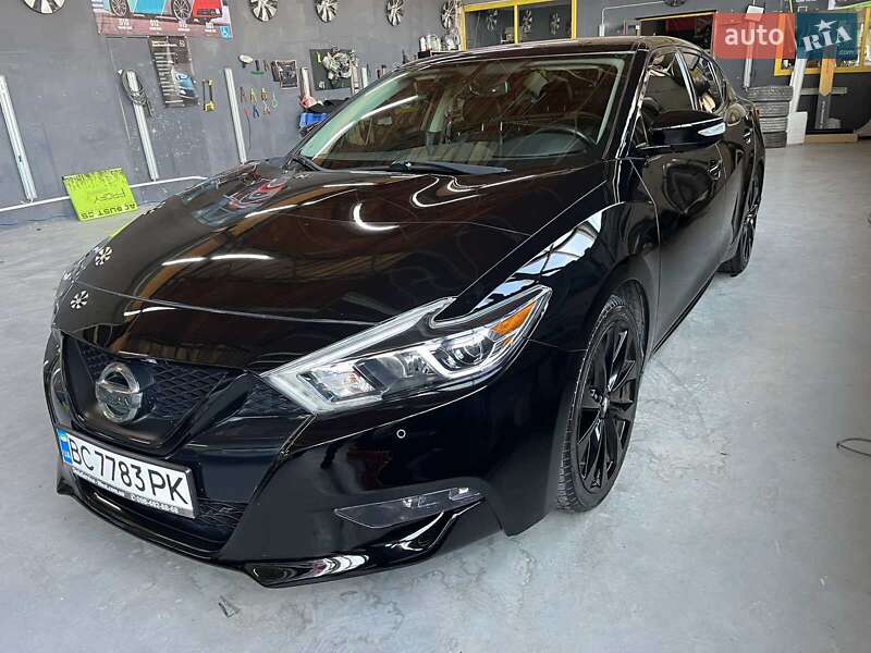Седан Nissan Maxima 2015 в Львові