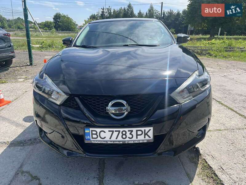 Седан Nissan Maxima 2015 в Львові