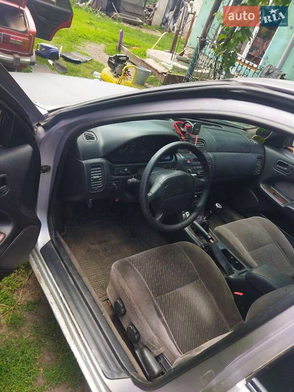 Седан Nissan Maxima 1999 в Знаменке