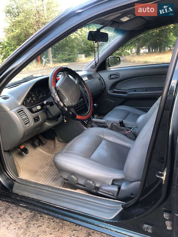 Седан Nissan Maxima 1995 в Одесі