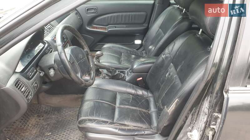 Седан Nissan Maxima 1996 в Днепре