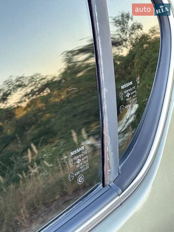 Седан Nissan Maxima 2000 в Днепре