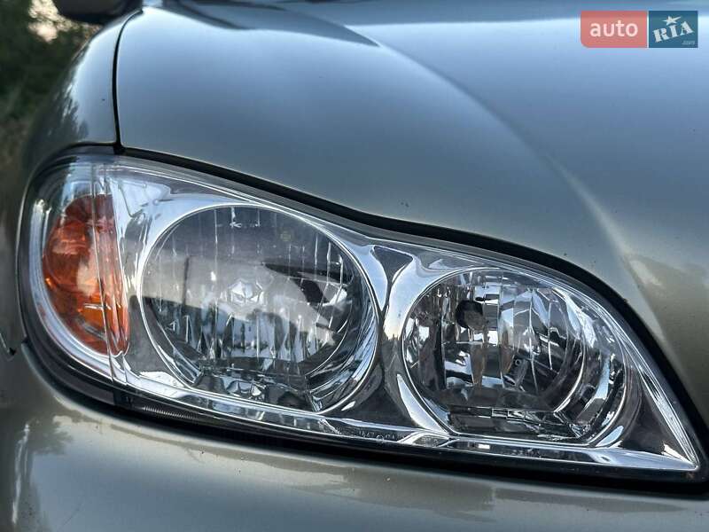 Седан Nissan Maxima 2000 в Днепре