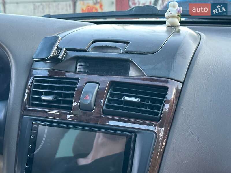 Седан Nissan Maxima 2000 в Днепре