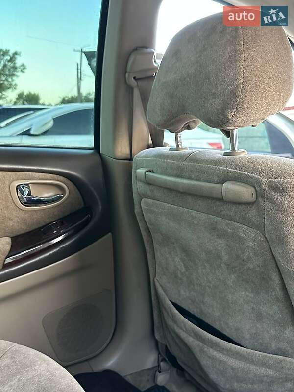 Седан Nissan Maxima 2000 в Днепре