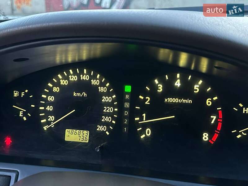 Седан Nissan Maxima 2000 в Днепре