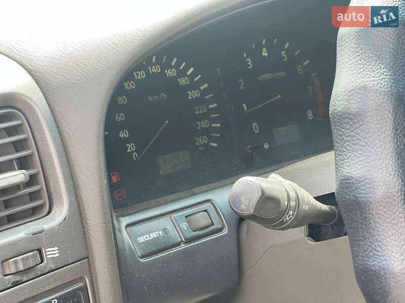 Седан Nissan Maxima 2002 в Ужгороде