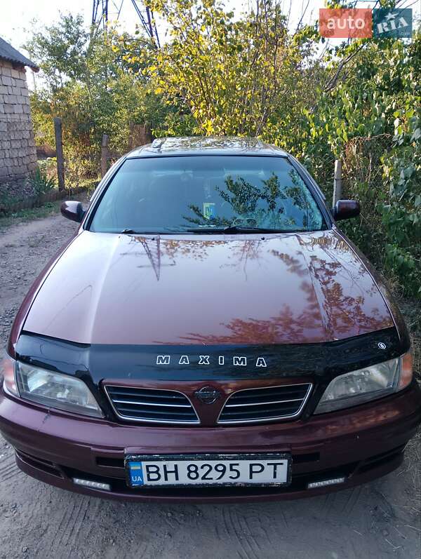 Седан Nissan Maxima 1997 в Измаиле