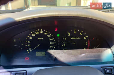Седан Nissan Maxima 2000 в Роздільній
