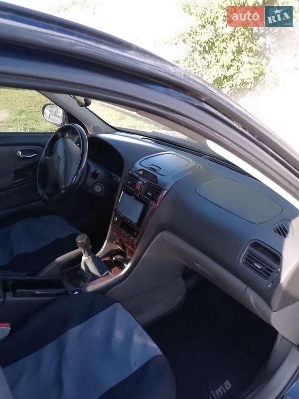 Седан Nissan Maxima 2002 в Понинке