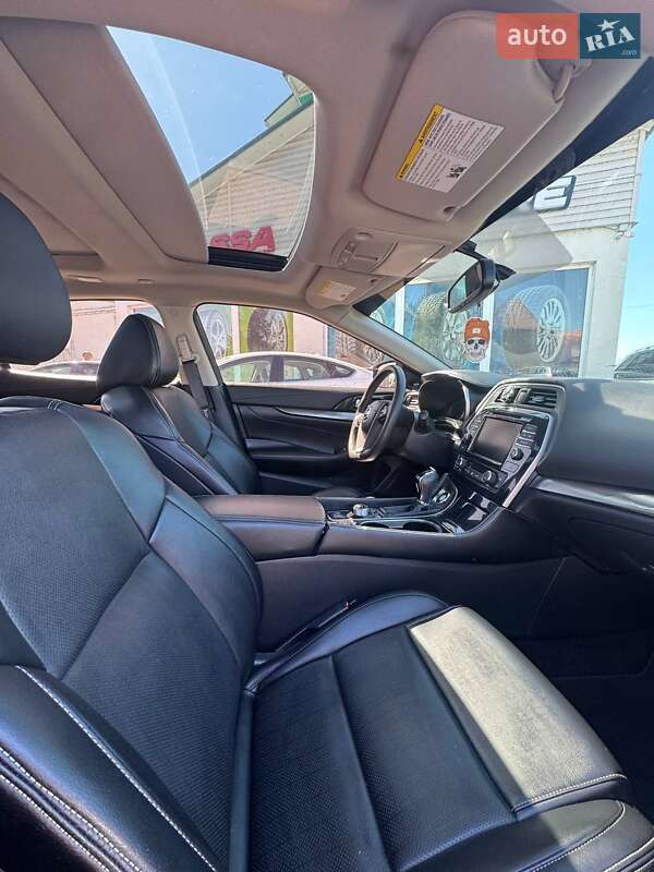 Седан Nissan Maxima 2019 в Измаиле