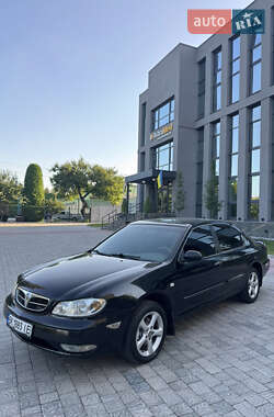Седан Nissan Maxima 2001 в Рівному