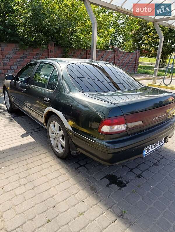 Седан Nissan Maxima 1997 в Ровно