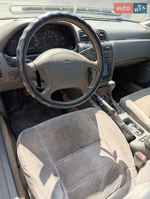 Седан Nissan Maxima 1997 в Ровно