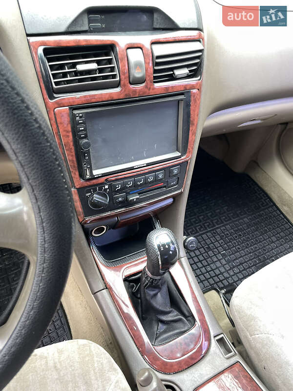 Седан Nissan Maxima 2000 в Києві