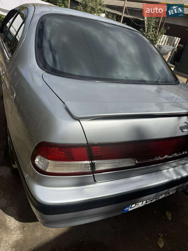 Седан Nissan Maxima 1997 в Ізмаїлі