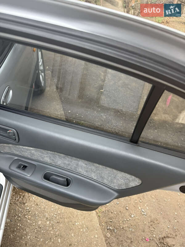 Седан Nissan Maxima 1997 в Ізмаїлі