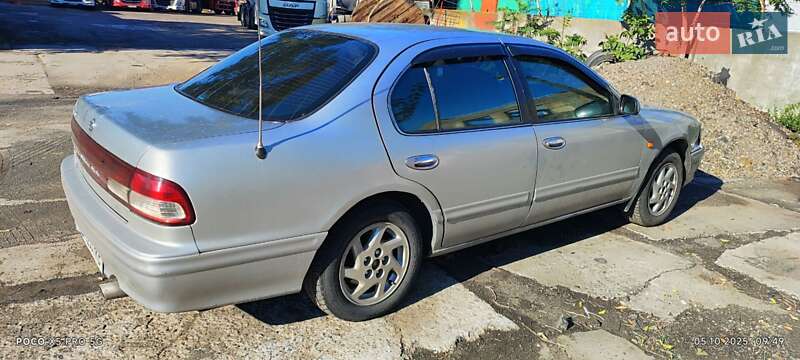 Седан Nissan Maxima 1995 в Нерубайском