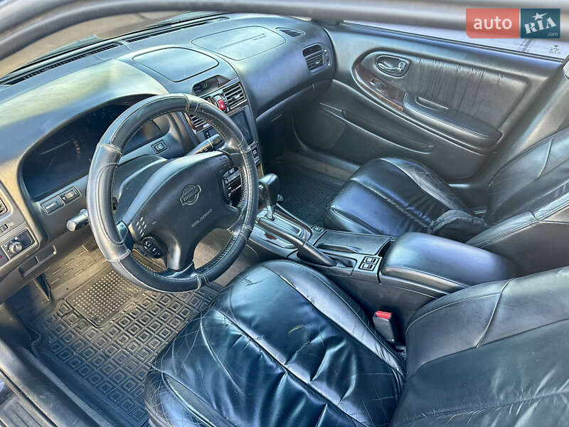 Седан Nissan Maxima 2000 в Одессе