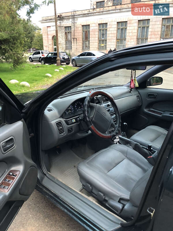 Седан Nissan Maxima 1995 в Одессе