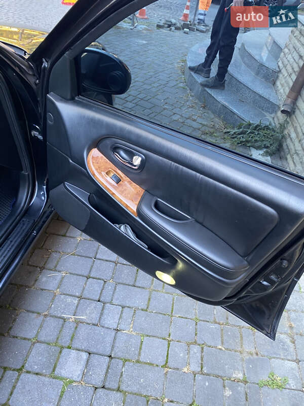 Седан Nissan Maxima 2004 в Ужгороде