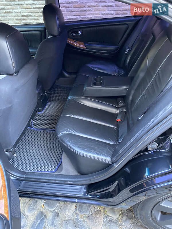 Седан Nissan Maxima 2004 в Ужгороде