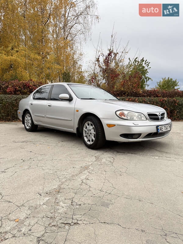 Седан Nissan Maxima 2000 в Никополе