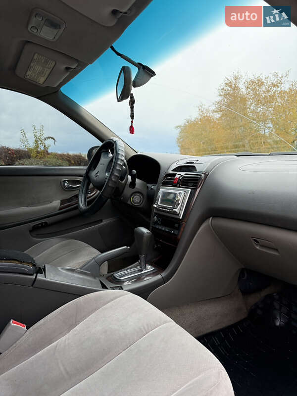 Седан Nissan Maxima 2000 в Никополе